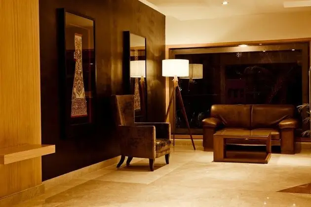 Melange Luxury Service Apartment - Lobi