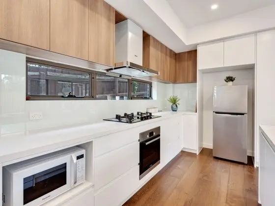 Melbourne 3 Bedrooms Family House by KozyGuru - Mutfak