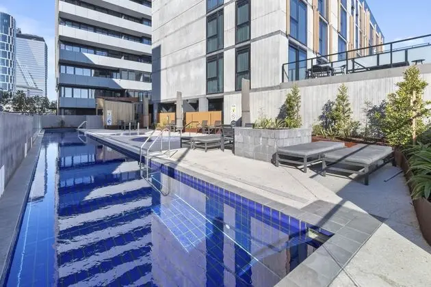 Melbourne City Apartment Hotel - Havuz