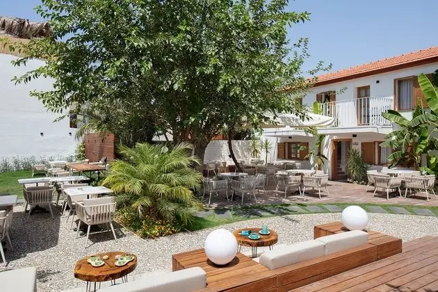 Mellow Blue Hotel