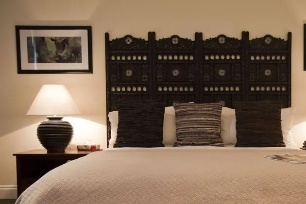 MELROSE PLACE GUEST LODGE