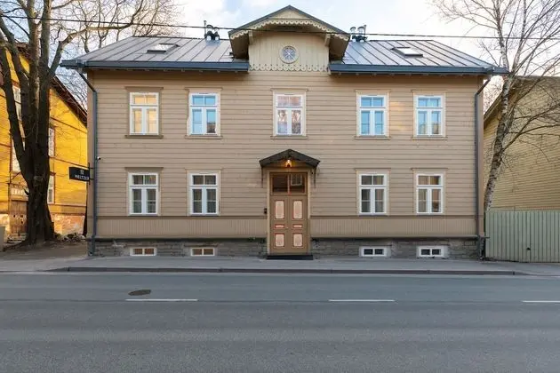 Meltzer Apartments