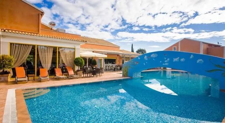 Memento Resort Kassiopi - Havuz