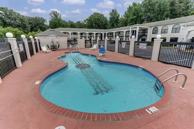 Memorylane Inn & Suites - Havuz