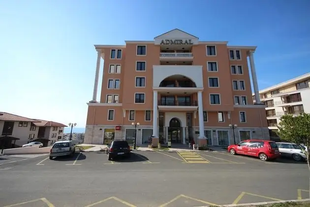 Menada Admiral Apartments - Dış Mekan