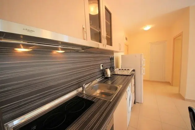 Menada Butterfly Apartments - Mutfak
