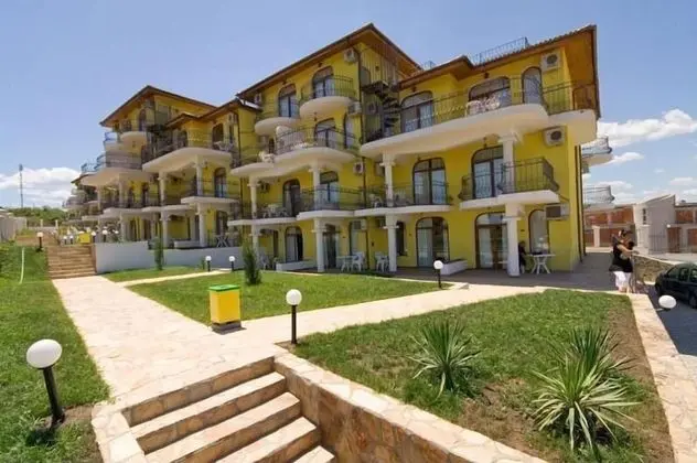Menada Green Hills Apartments