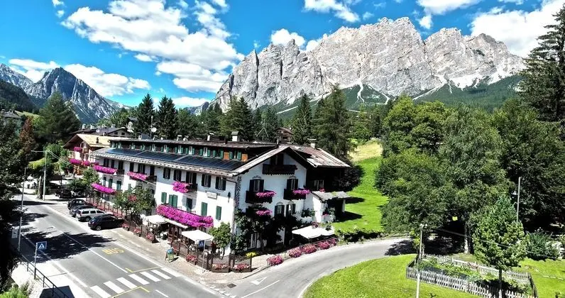 Hotel Menardi - Dış Mekan