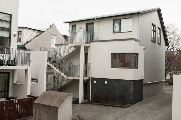 Mengi Apartments