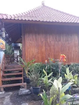 Menjangan Hostel