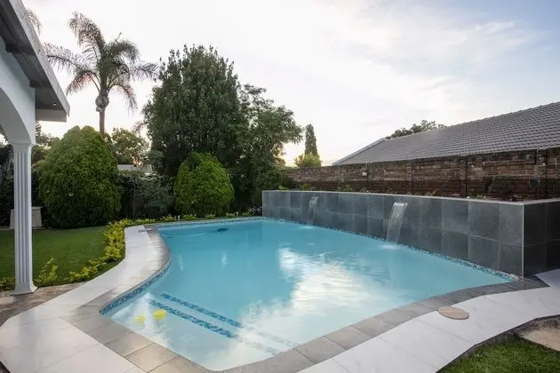Menlyn Apartments - Havuz
