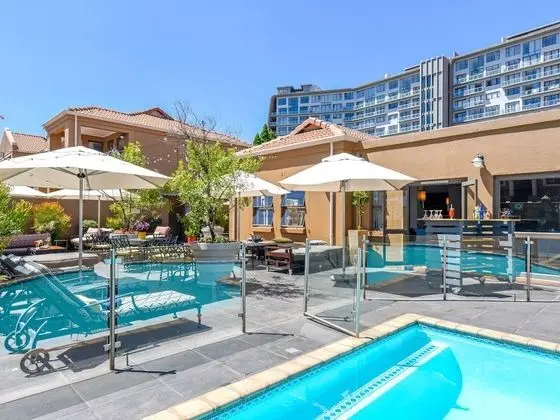 Mercure Johannesburg Bedfordview Hotel - Havuz