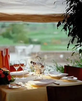 Hotel Mercure Luxembourg Kikuoka Golf & Spa - Yeme / İçme
