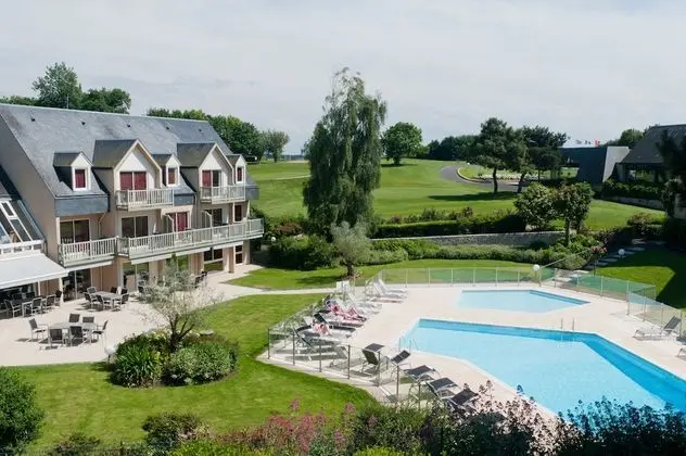 Mercure Omaha Beach Hotel
