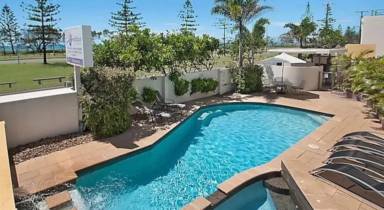 Meridian Alex Beach Apartments - Havuz