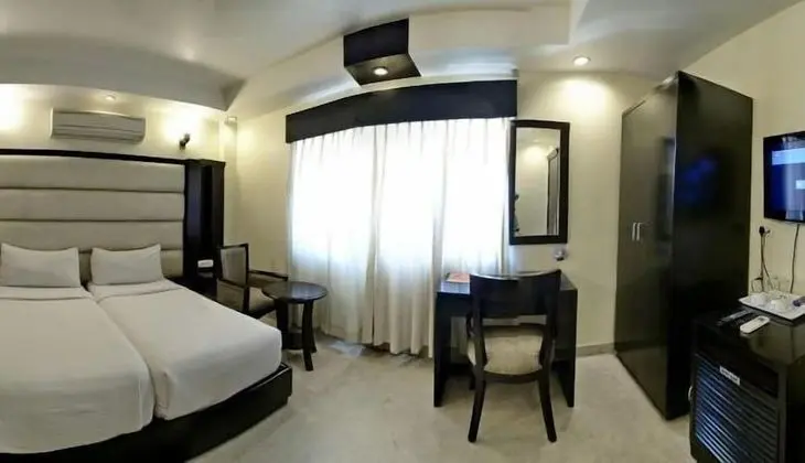 Hotel Meridian Plaza - Oda Manzaraları