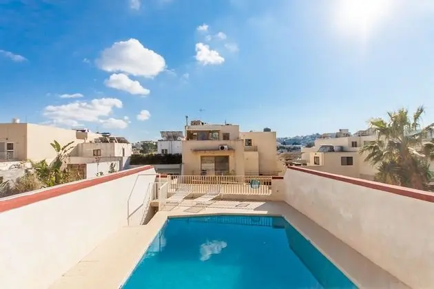 Merill Pool and Sea, charming Apart 1