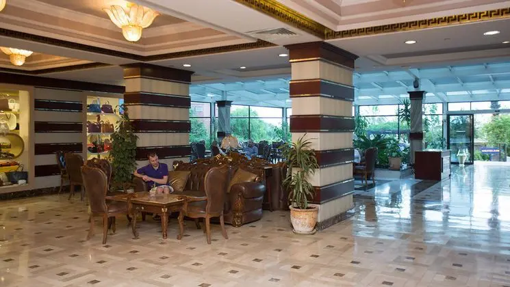 Merit Crystal Cove Hotel & Casino - Lobi