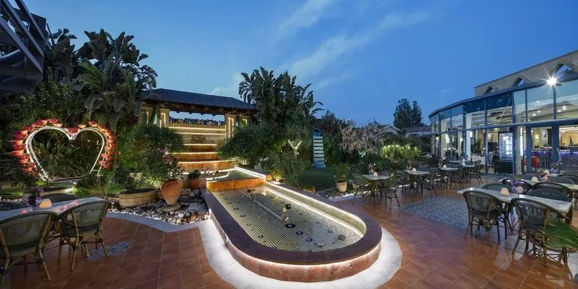 Merit Lefkosa Hotel & Casino - Havuz