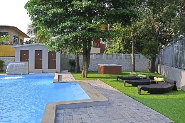 Meritas Countryside Resort - Lonavala - Havuz