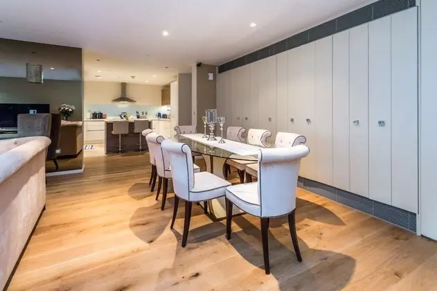Meritas Court by Lime Street - Mutfak