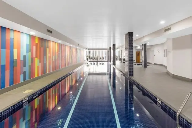 Meriton Suites Campbell Street, Sydney - Havuz