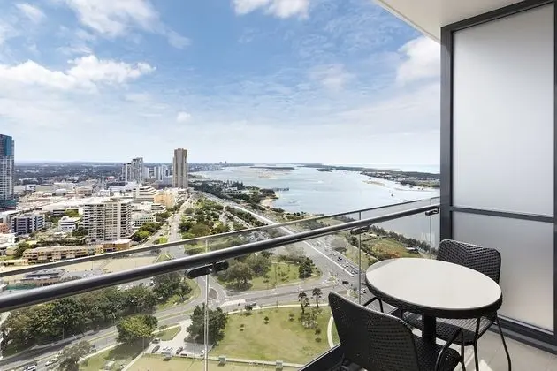 Meriton Suites Southport, Gold Coast