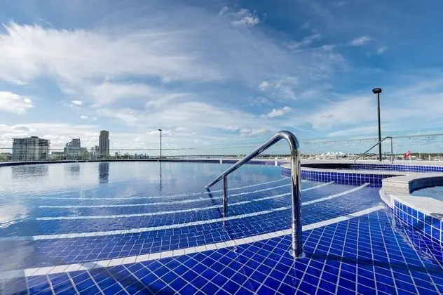Meriton Suites Southport, Gold Coast - Havuz