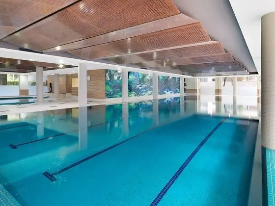 Meriton Suites Waterloo - Havuz