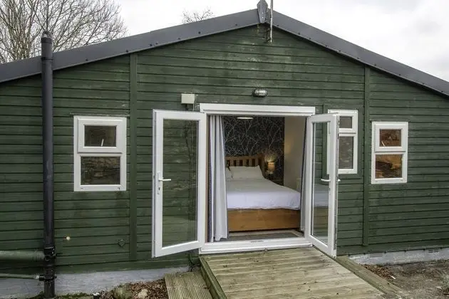 Merlins Cabin - 2 Bed - Blaen Cedi Farm