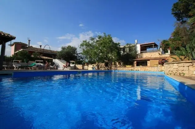 Merlo Trullo con Piscina