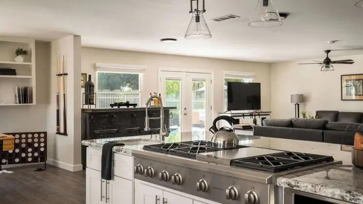 Merlot by Avantstay Exquisite Home w/ Pool and Stunning Patio - Mutfak