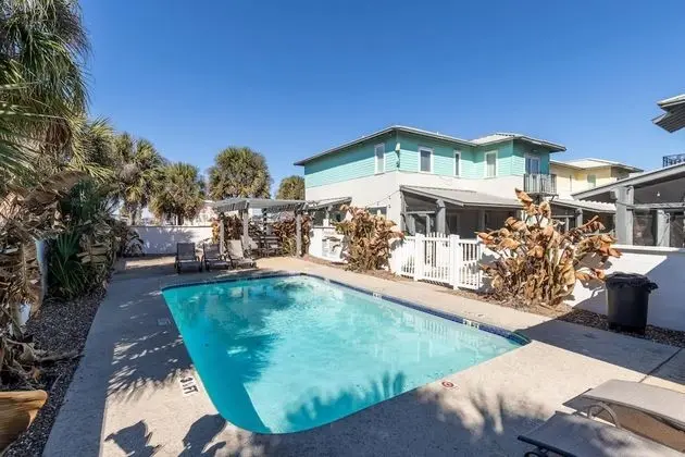 The Mermaid Inn - 4BR in Heart of Downtown Port A
