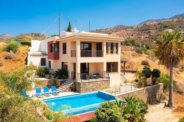 Villa Mermaid in Pomos