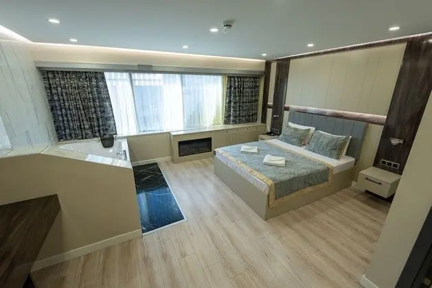 Meros Hotel