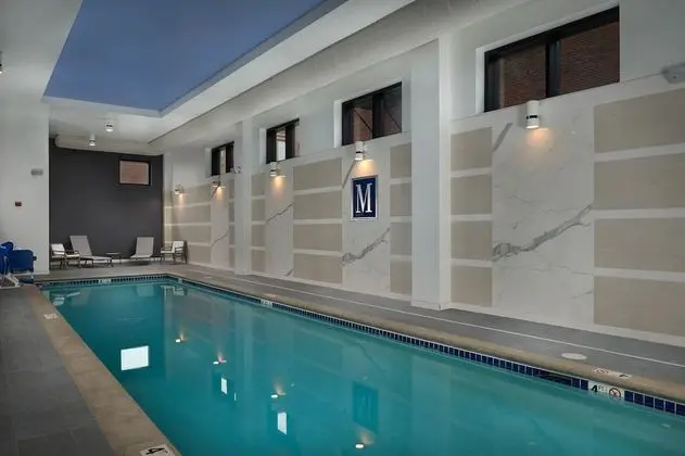 The Merrill Hotel, Muscatine, a Tribute Portfolio Hotel - Havuz