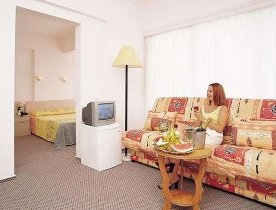 Merry Hotel - Genel