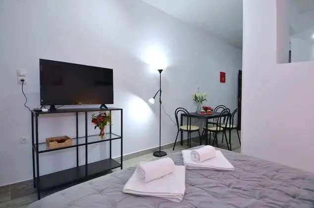 Metaxourgeio A, a minimal apartment