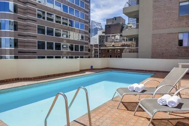 Metro Apartments on King Street - Havuz