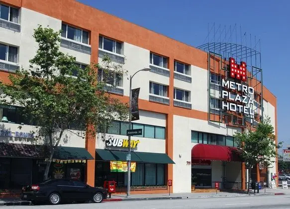 Metro Plaza