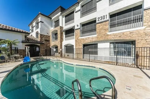 Metro Tempe Apartments - Havuz
