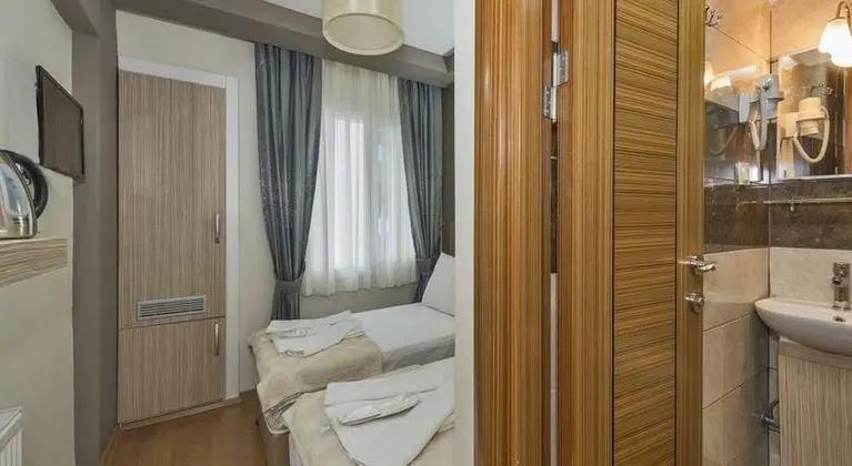 Metrolux Hotel - Oda