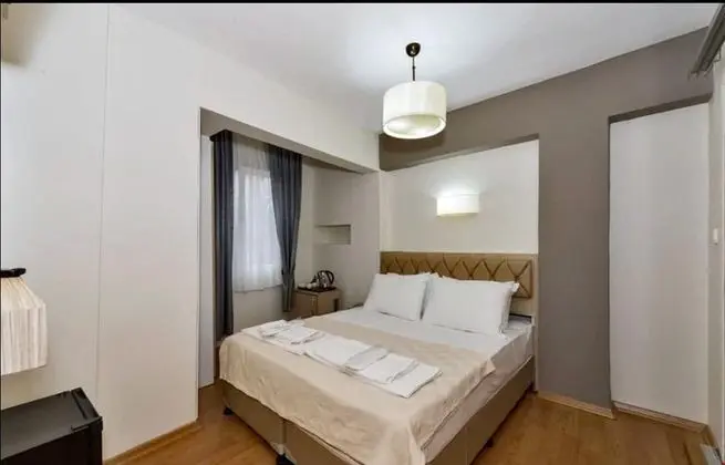 Metrolux Hotel