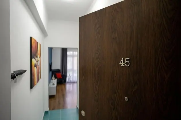 Metropole Apartments Studio City - Lobi