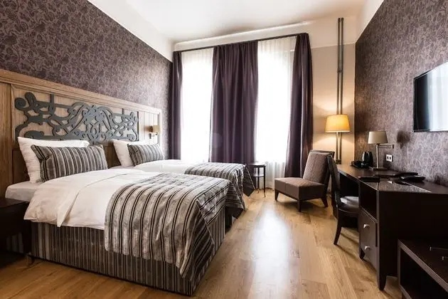 Metropole Hotel by Semarah - Oda
