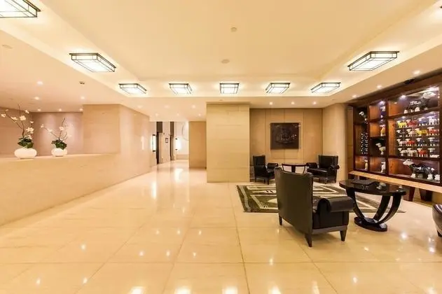 Metropolis 1 Bedroom with Parking - Lobi