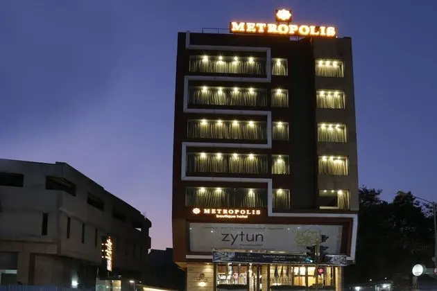 Hotel Metropolis - Dış Mekan