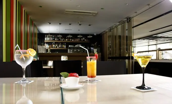 Metropolis - Bar