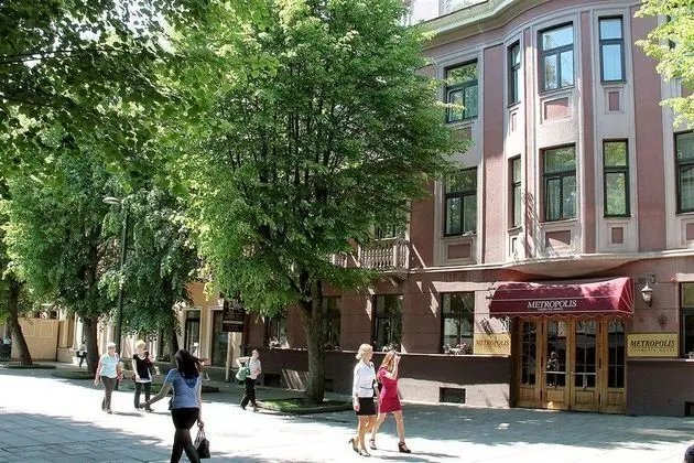 Metropolis Hotel