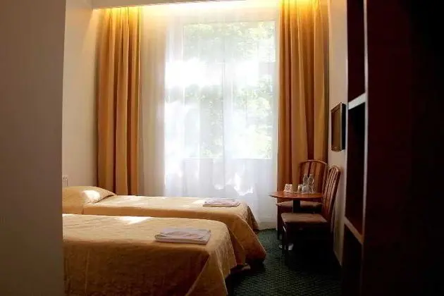Metropolis Hotel